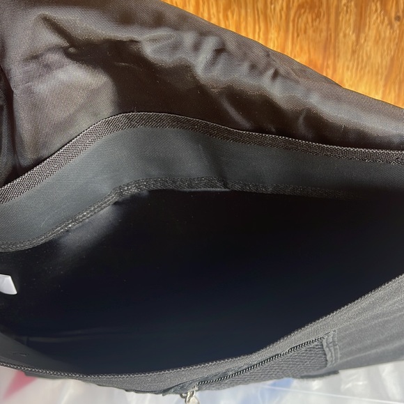 SANRIO Hello Kitty Messenger Bag NWT - Picture 6 of 7